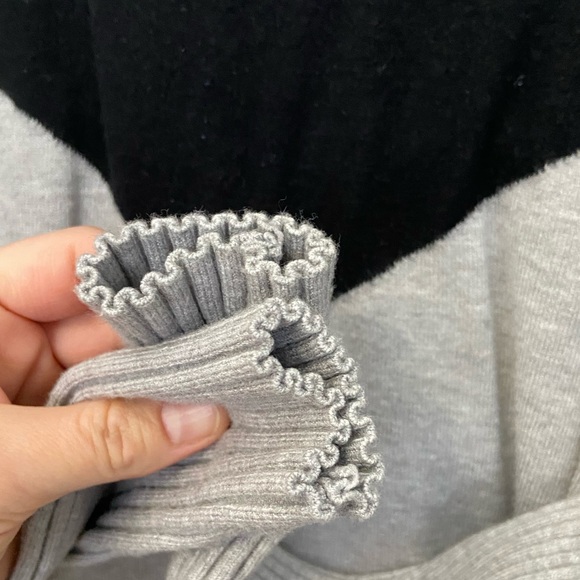 Grey Boxy Fit Sweater with Heart - Picture 3 of 4